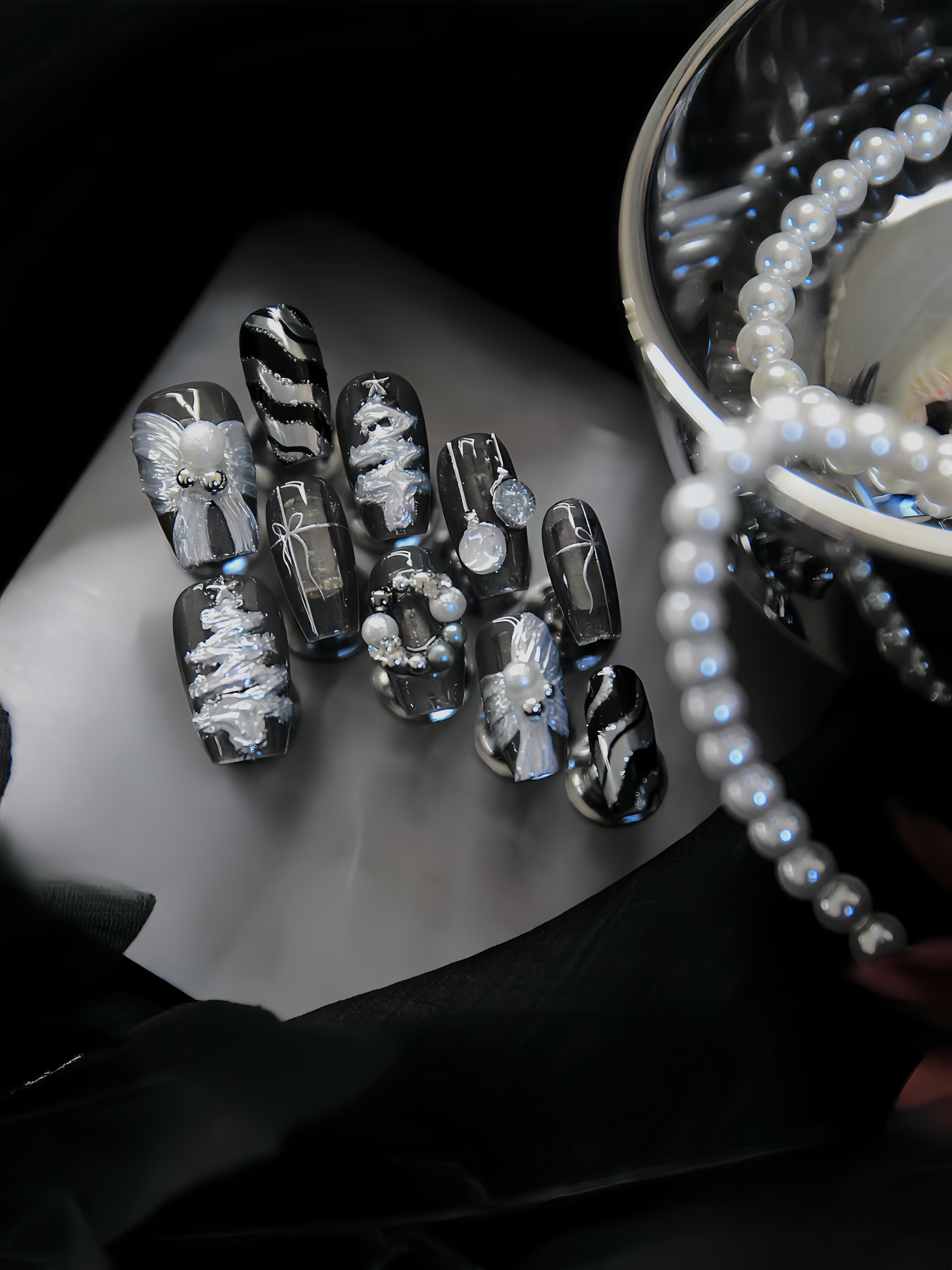 【Christmas】Black snowy night False Nails from SHOPQAQ