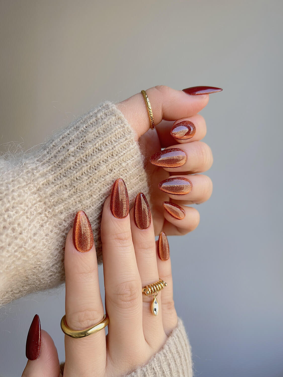 Caramel-Color-Cat-eye-nails-HoneyWax-Short-Almond-Nails