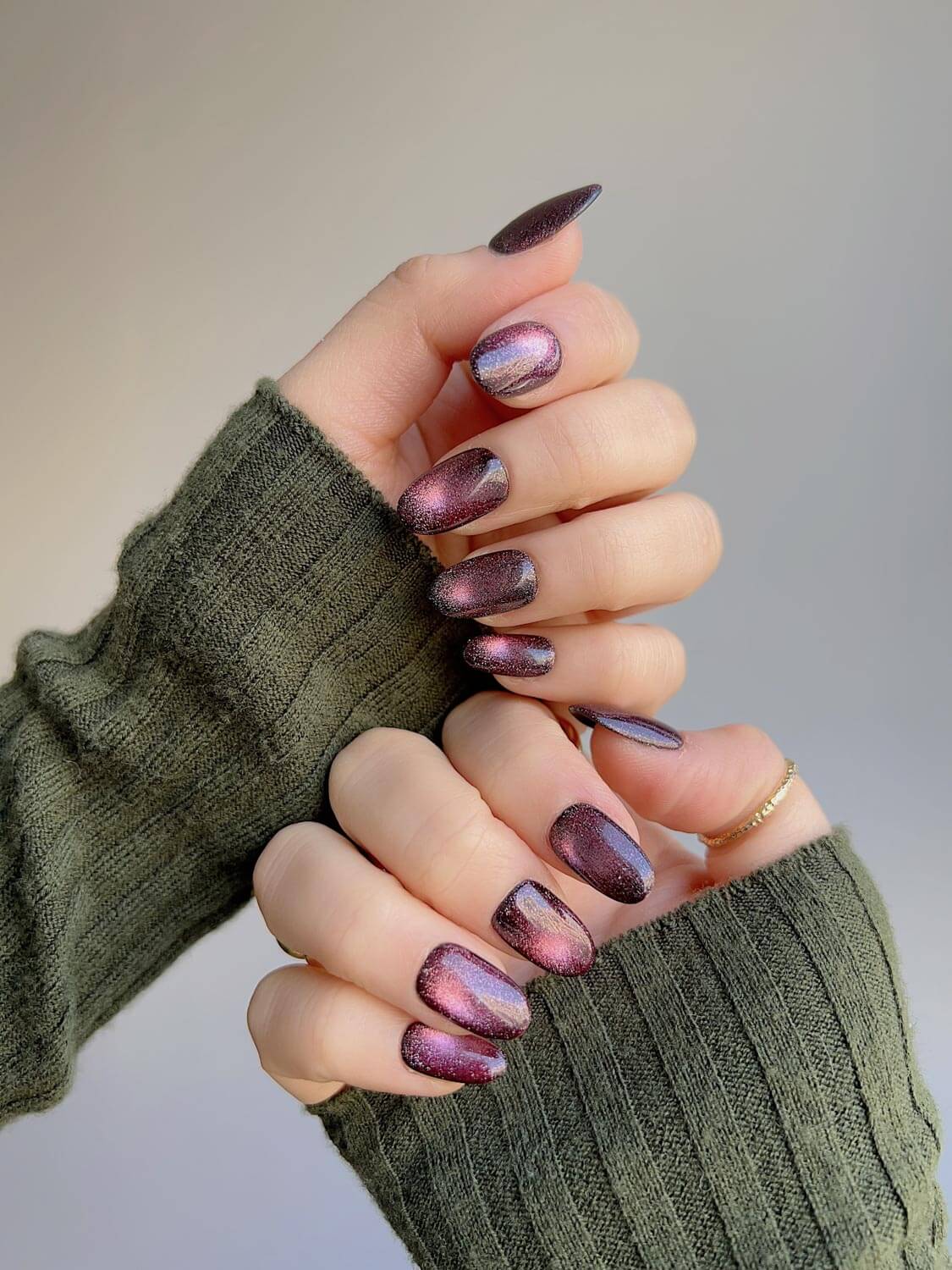 Cat-eye-Chase-nails-Firework-Short-Oval-Press-On-Nails