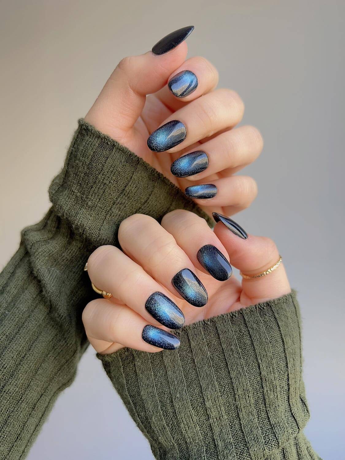 Chase-Cat-eye-nails-Deep-Space-Short-Oval-Press-On-Nails