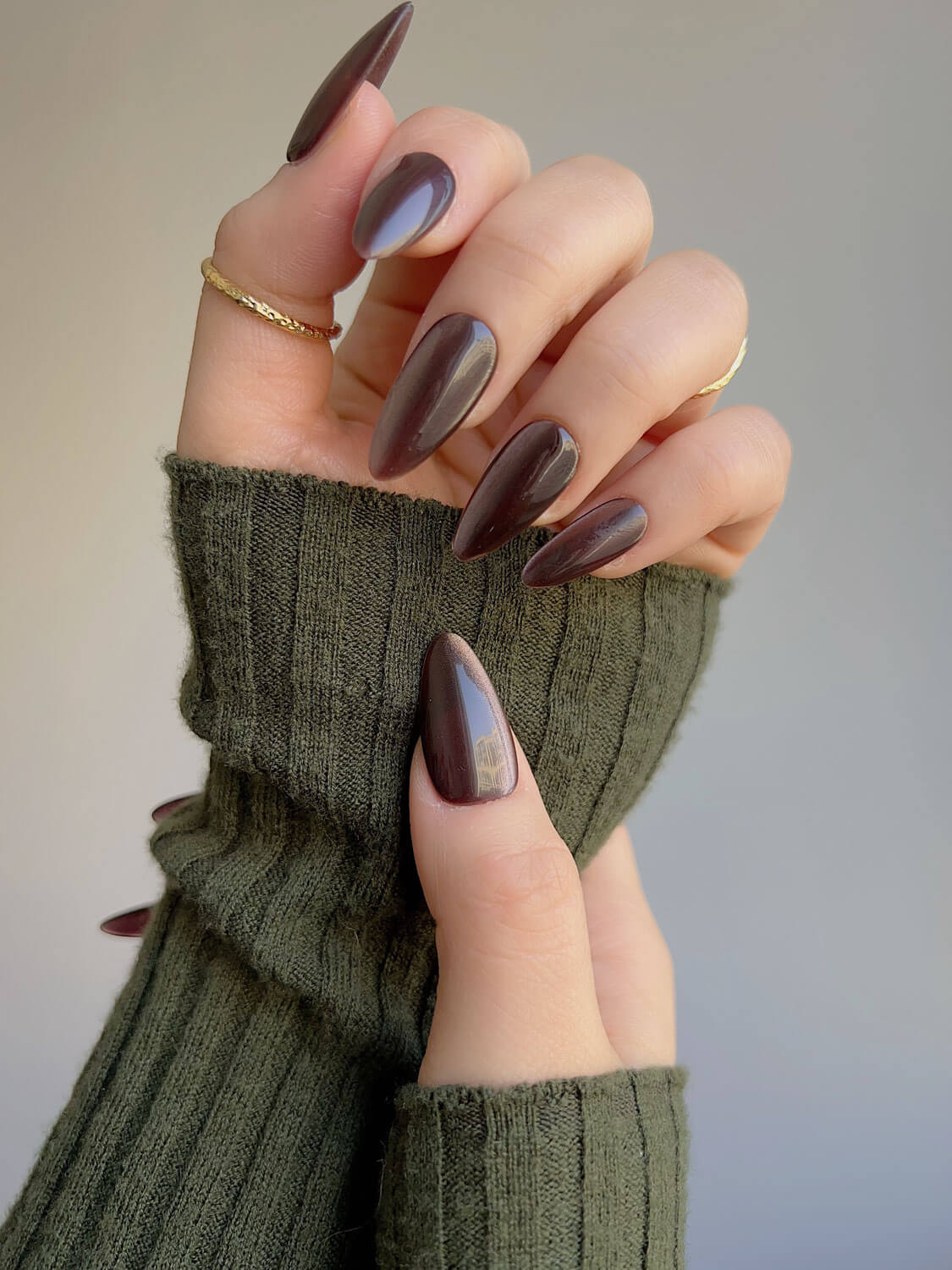Dark-brown-Cat-eye-nails-BeanRed-Medium-Almond-Nails