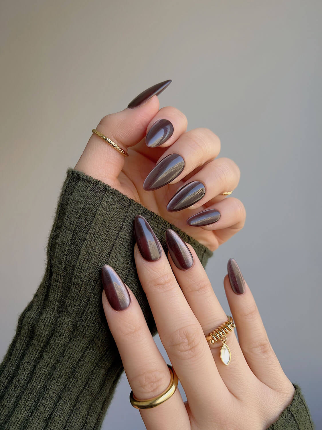 Dark-brown-Cat-eye-nails-BeanRed-Medium-Almond-Nails