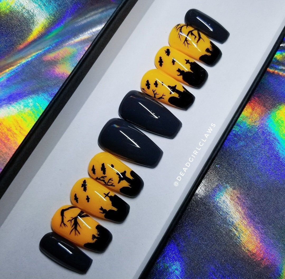 Graveyard Glow (Glow in the dark) Press On Nail Set