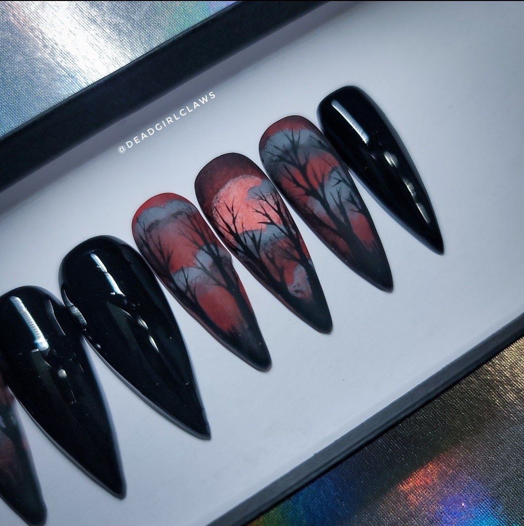 Blood Moon Press on Nail Set (Glow in the Dark)