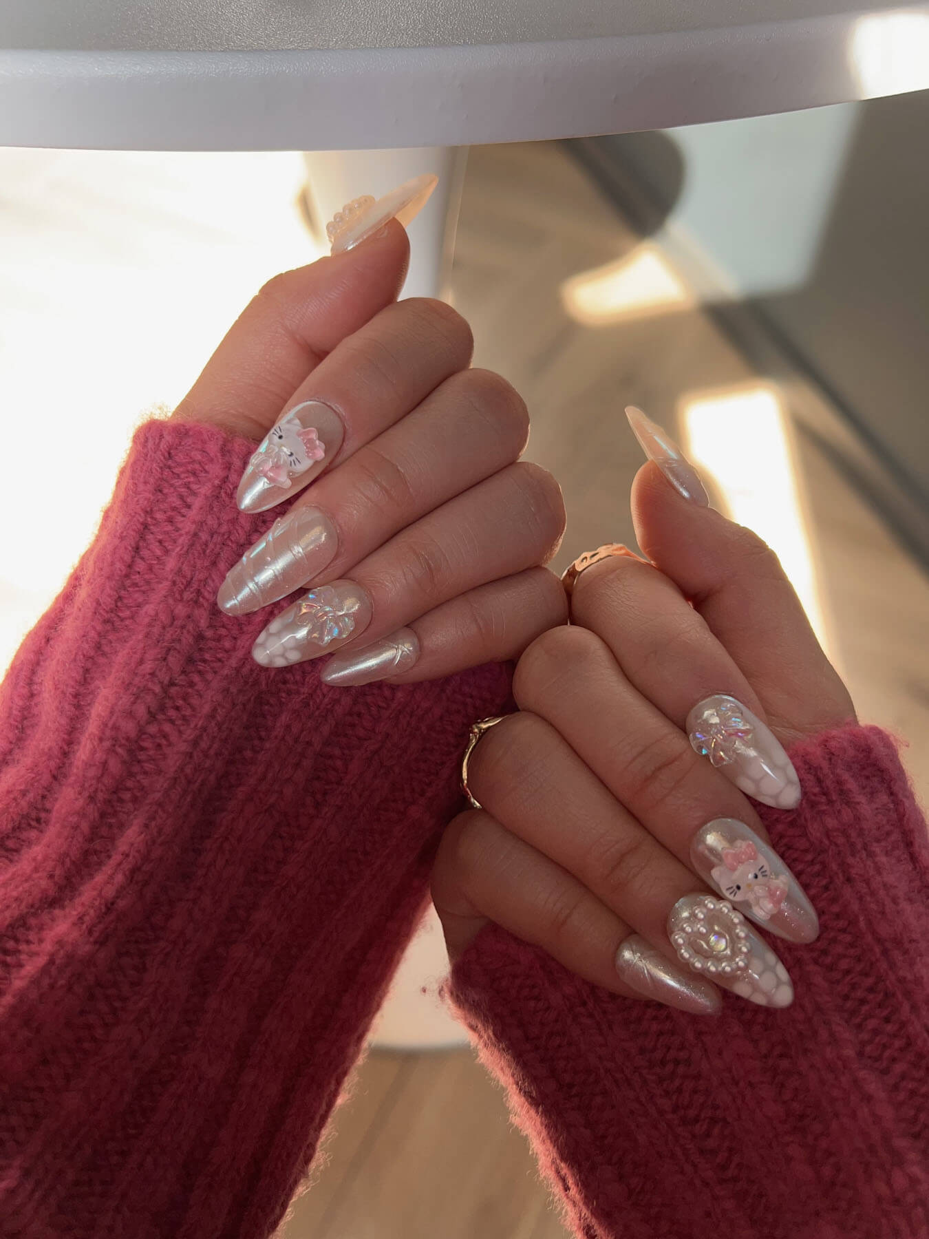 White Kitty Medium Almond Nails - Bubbly