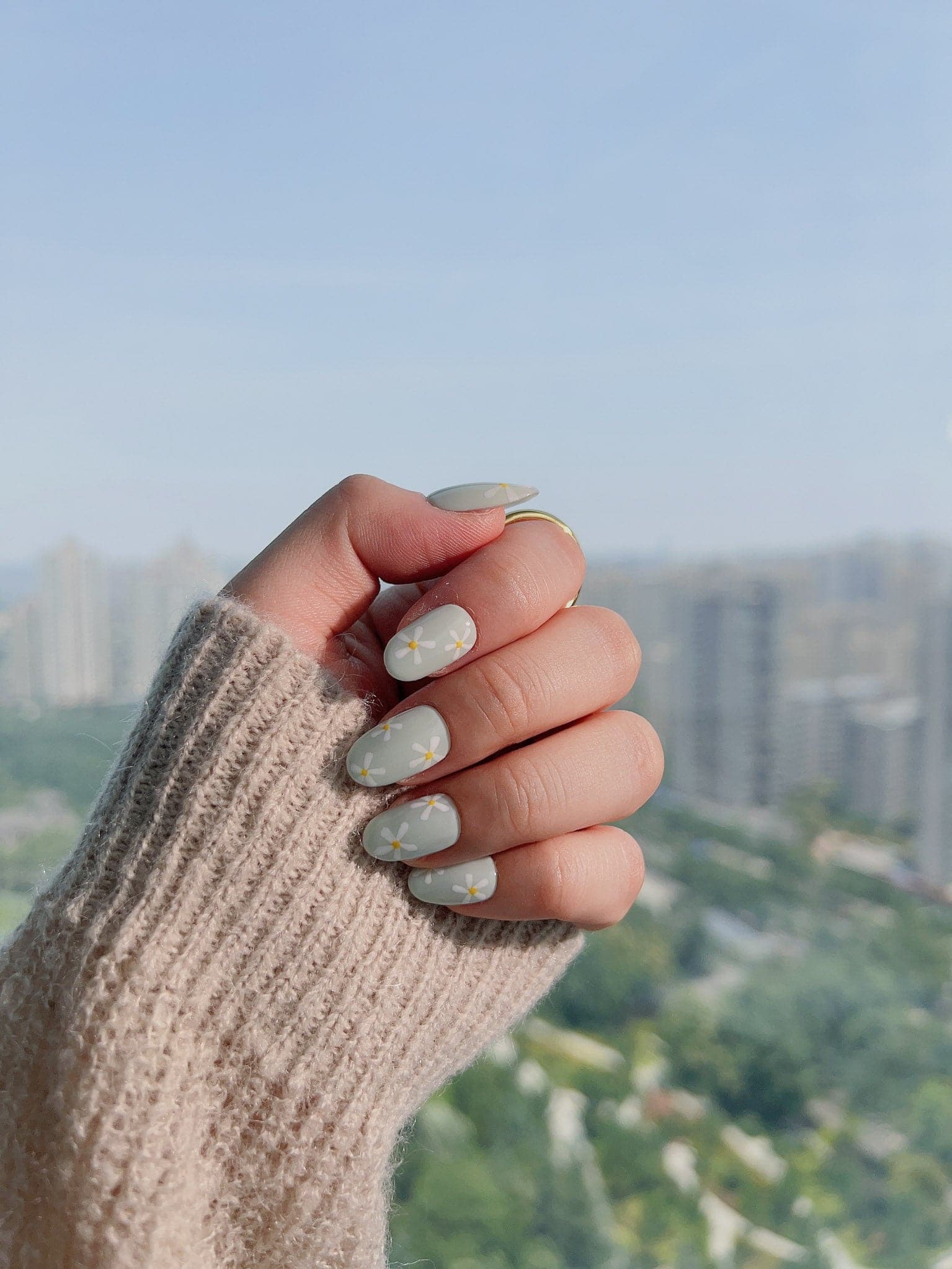 Handmade- Mint Daisy Press On Nail Set