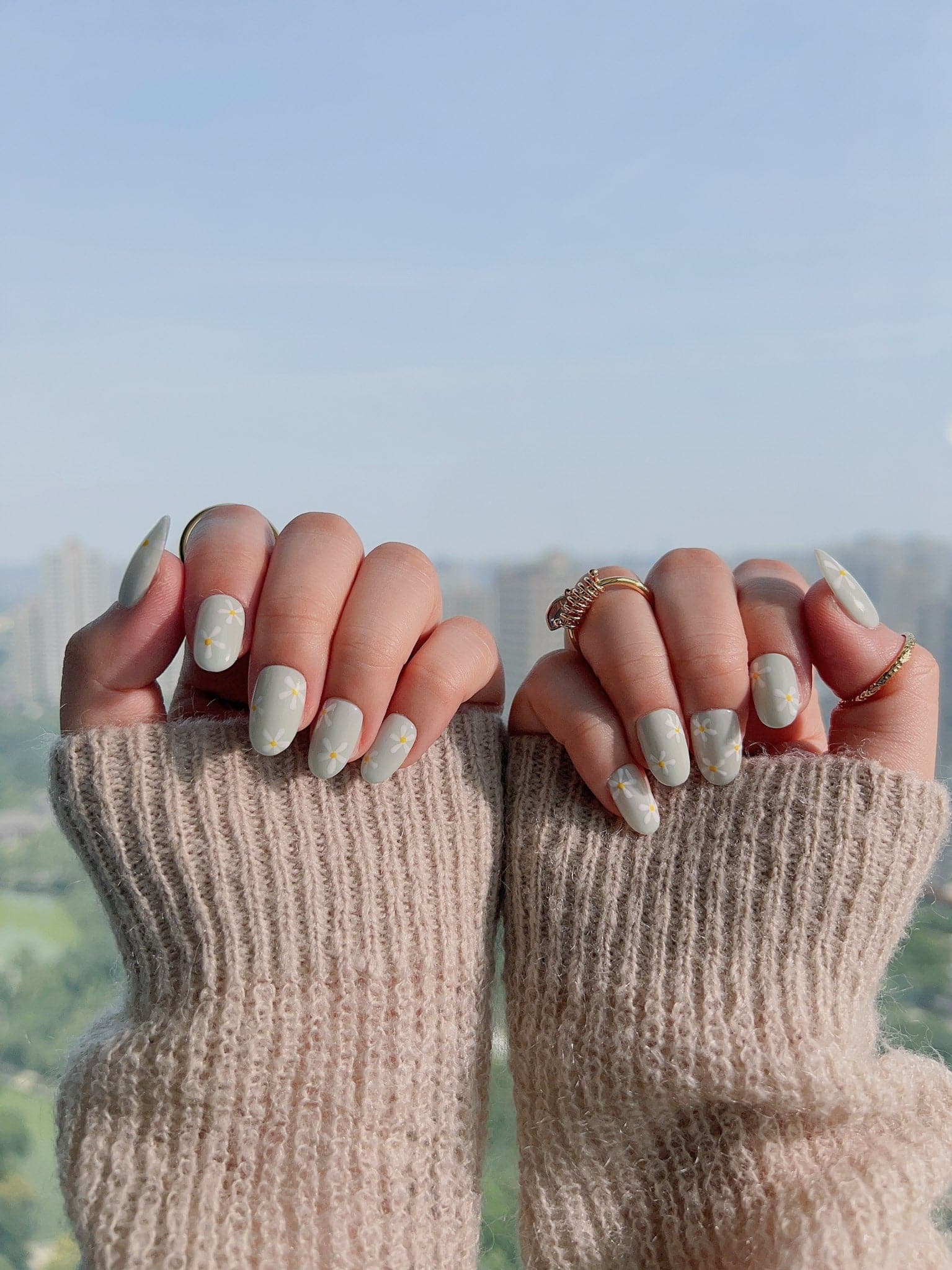 Handmade- Mint Daisy Press On Nail Set